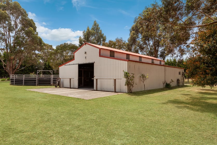 Click to view all images 100 McIvors Road Kilmore VIC 3764 - Image 3