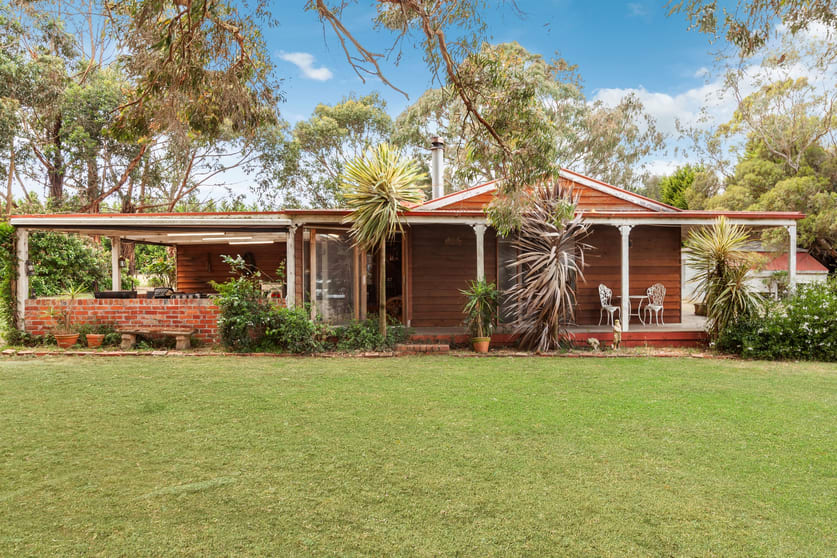 Click to view all images 100 McIvors Road Kilmore VIC 3764 - Image 2