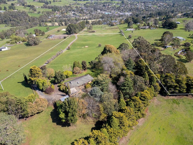 Click to view all images 35 Lakala Road Seville VIC 3139 - Image 2