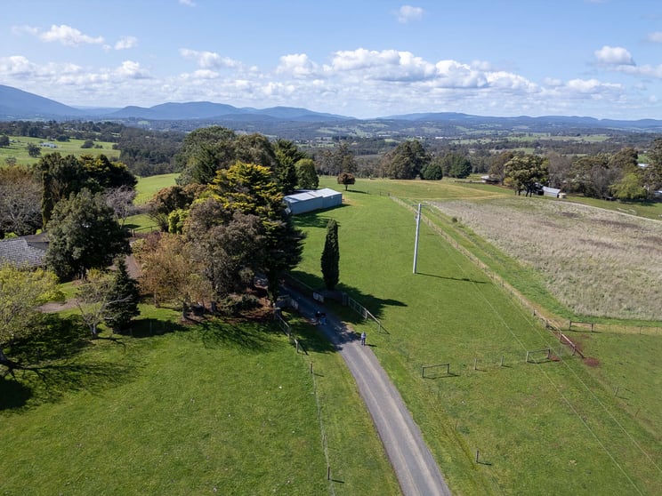 Click to view all images 35 Lakala Road Seville VIC 3139 - Image 1