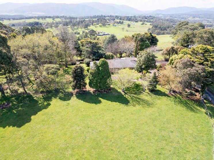 Click to view all images 35 Lakala Road Seville VIC 3139 - Image 3