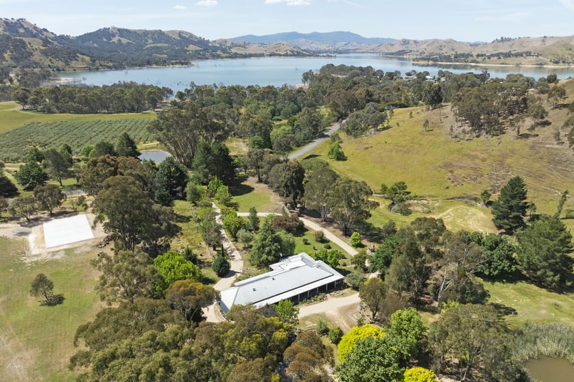 Click to view all images 40 Peppin Drive Bonnie Doon VIC 3720 - Image 1