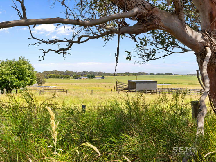 Click to view all images 32 Wintles Road Leongatha South VIC 3953 - Image 1
