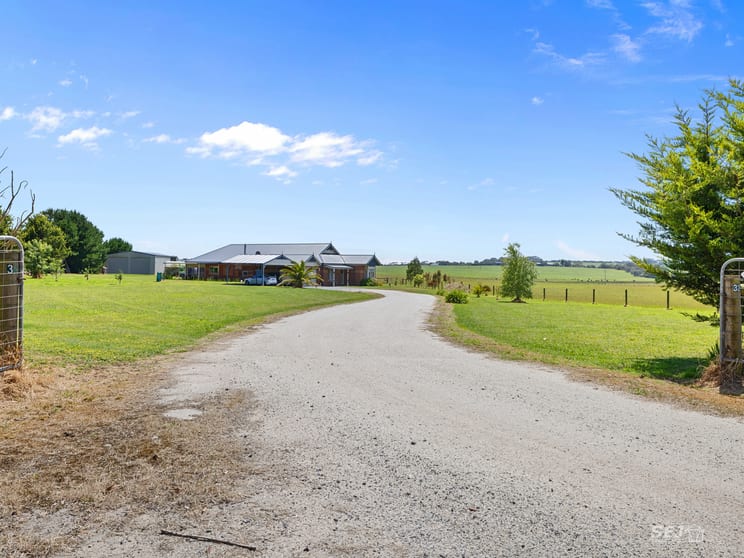 Click to view all images 32 Wintles Road Leongatha South VIC 3953 - Image 2