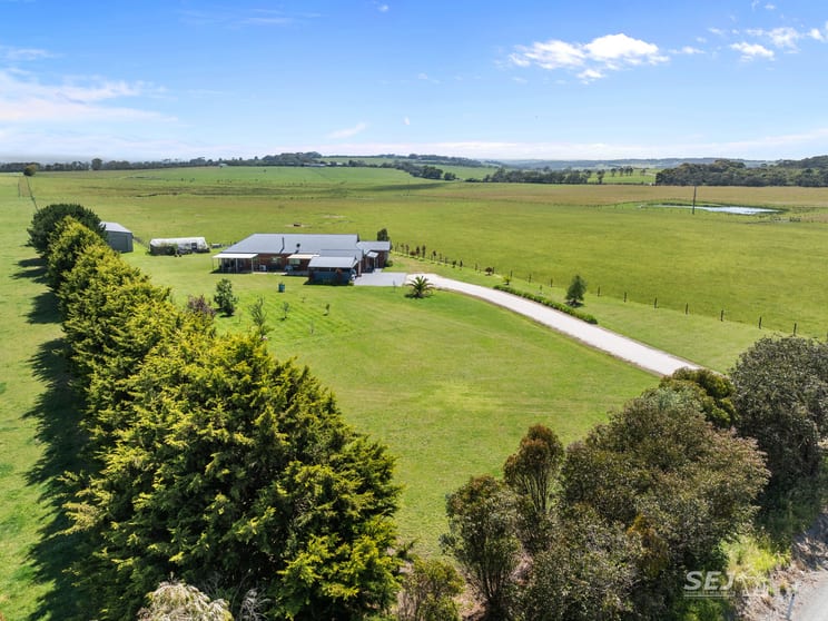 Click to view all images 32 Wintles Road Leongatha South VIC 3953 - Image 3