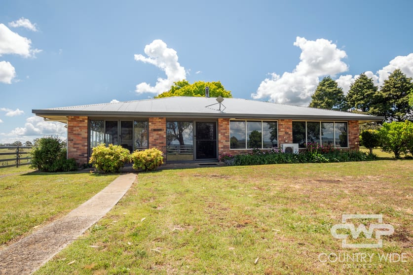 Click to view all images 387 Shannon Vale Road Shannon Vale NSW 2370 - Image 2