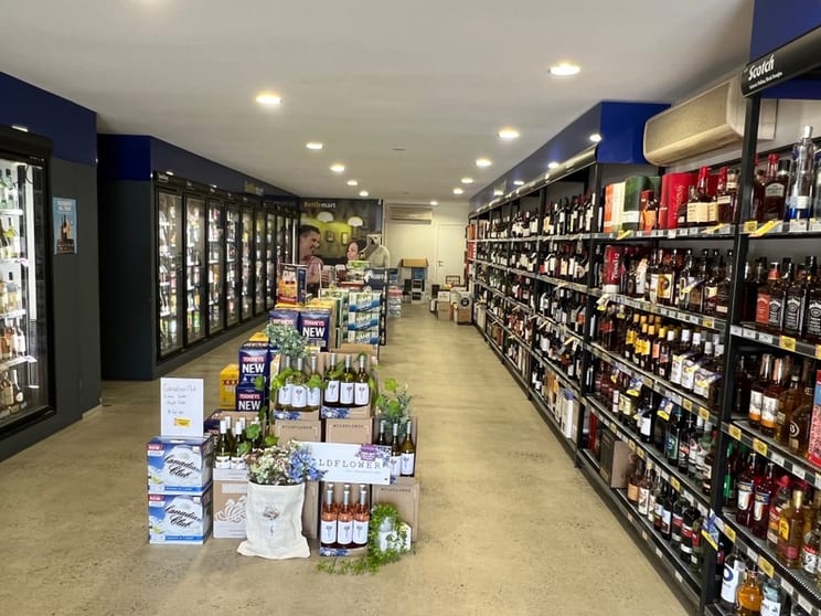 Click to view all images Food, Beverage & Hospitality business for sale in Como - Image 1