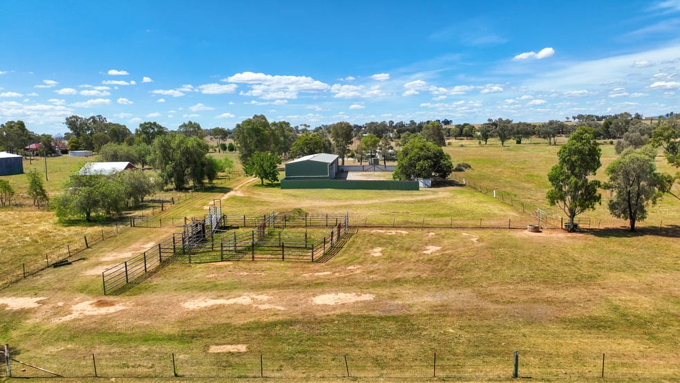 Click to view all images 657 Old Winton Road Tamworth NSW 2340 - Image 2