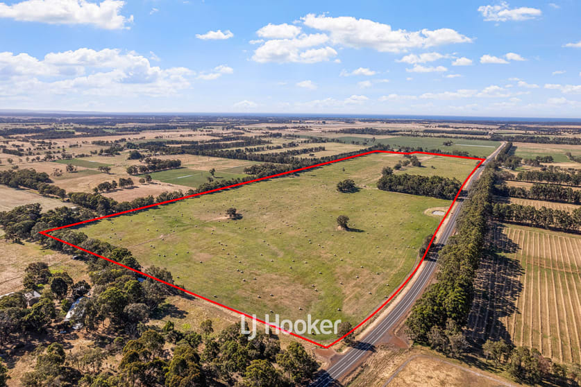 Click to view all images 790 Vasse Highway Yoongarillup WA 6280 - Image 2