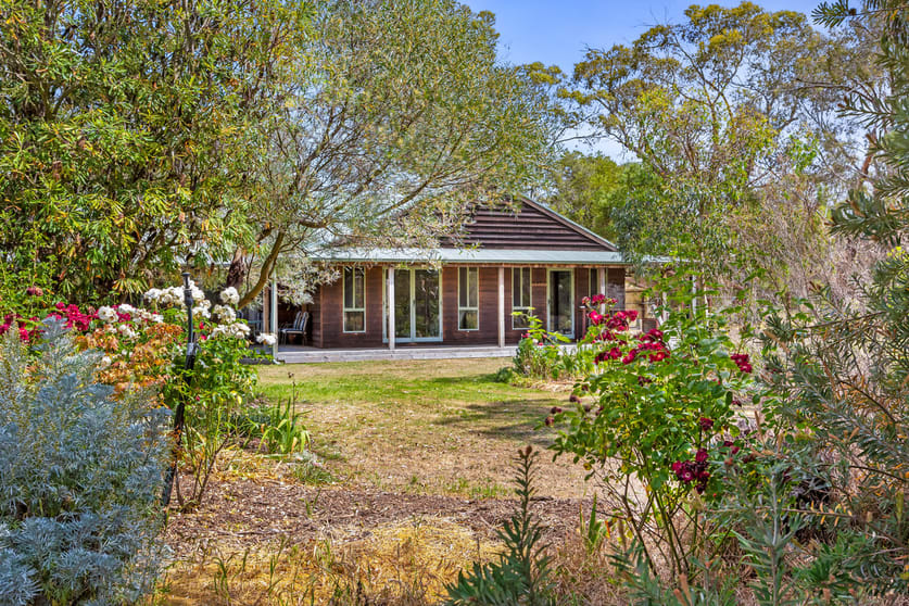 Click to view all images 395 Brays Road Ross Creek VIC 3351 - Image 1