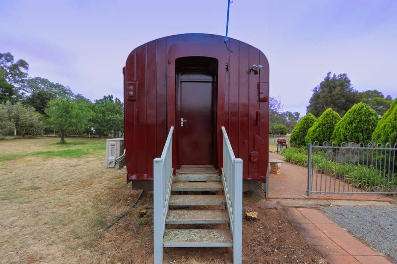 Click to view all images Accommodation & Tourism business for sale in Ariah Park - Image 1