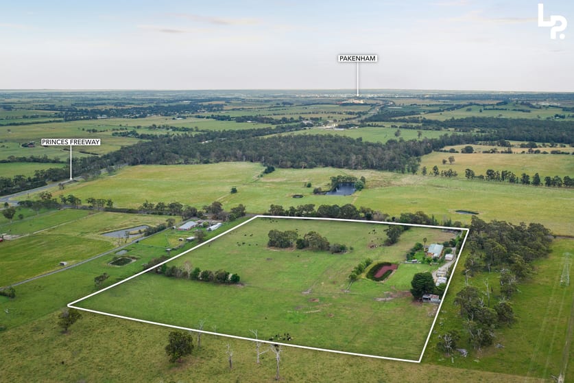 Click to view all images 80 Snell Road Nar Nar Goon North VIC 3812 - Image 2