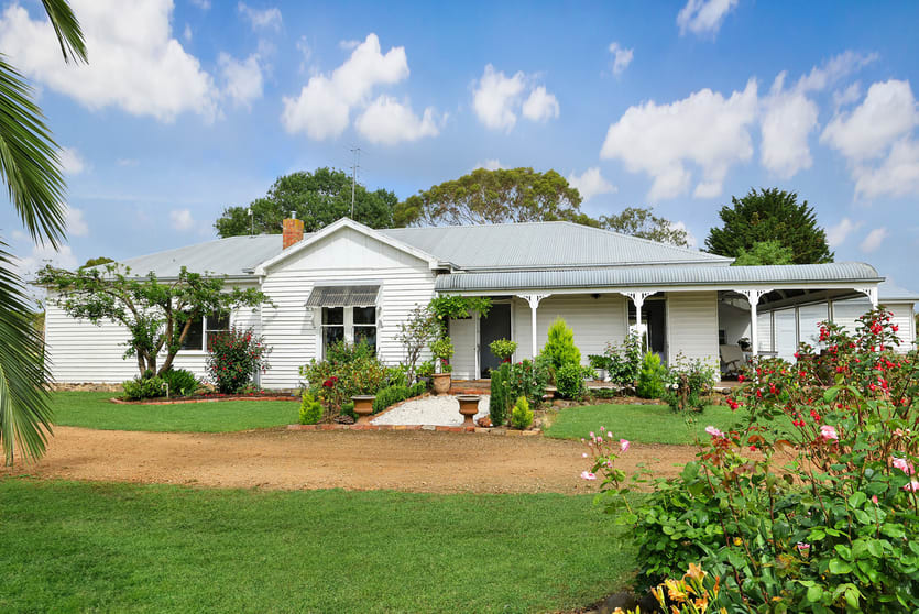 Click to view all images 153 Wickham Road Woolsthorpe VIC 3276 - Image 2