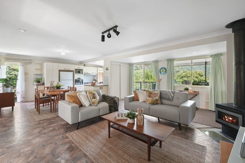 Click to view all images 7 Coonardoo Court Wongawallan QLD 4210 - Image 3