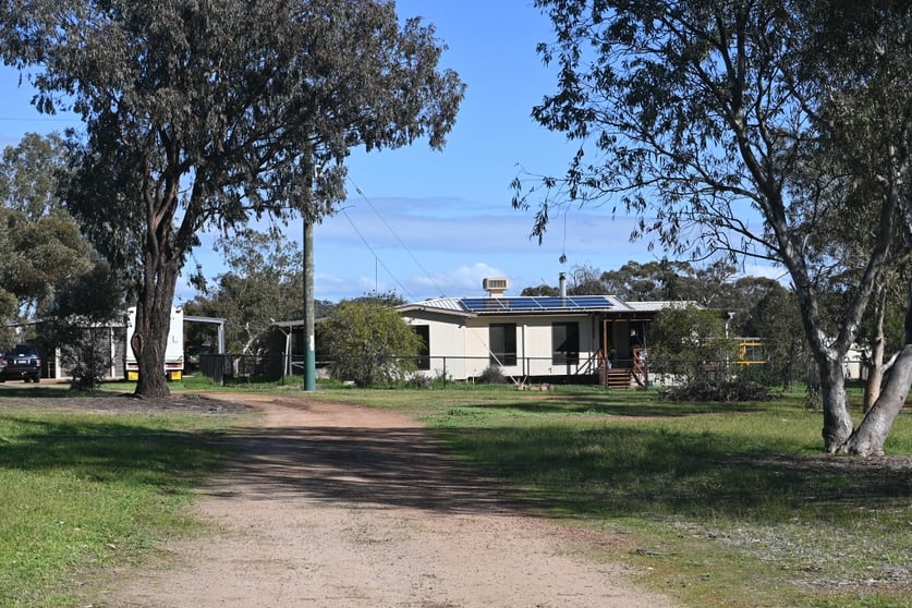 Click to view all images 2463 Quairading - York Road East Beverley WA 6304 - Image 2