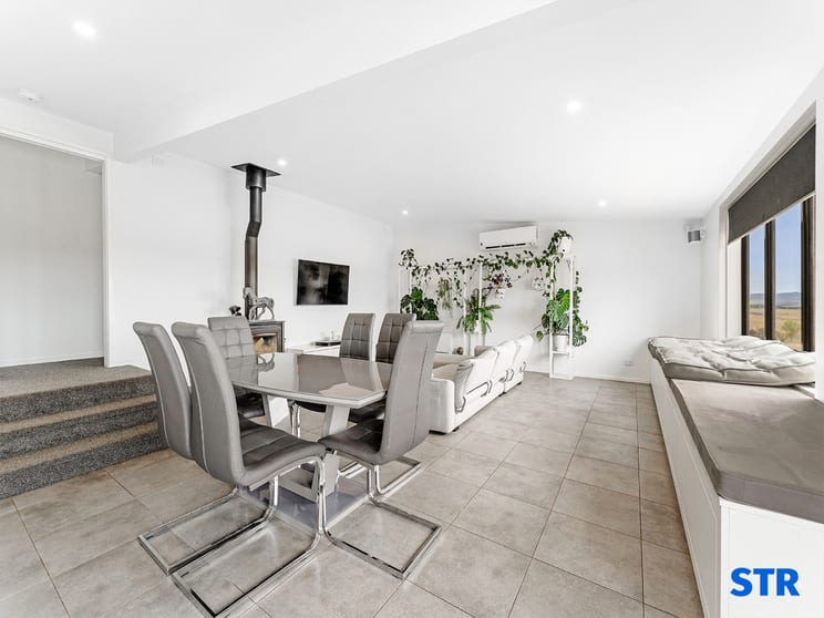 Click to view all images 71 Hilltop Close Tarago NSW 2580 - Image 3