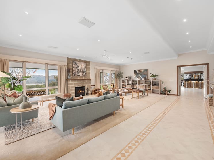 Click to view all images 35 Hollams Road Mansfield VIC 3722 - Image 3