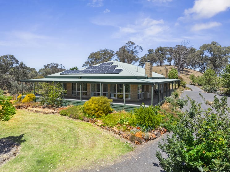 Click to view all images 35 Hollams Road Mansfield VIC 3722 - Image 2