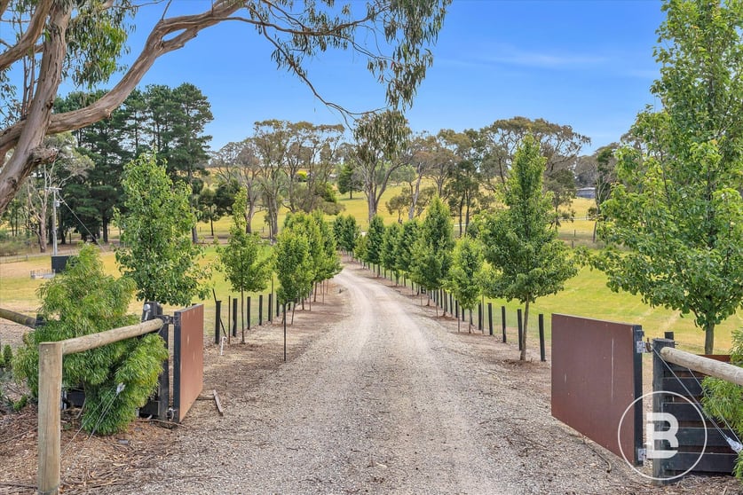 Click to view all images 92 Cartons Road Gordon VIC 3345 - Image 2