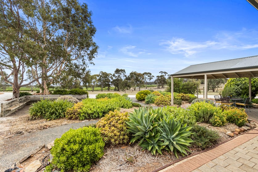 Click to view all images 24 Moccundunda Road Clare SA 5453 - Image 2