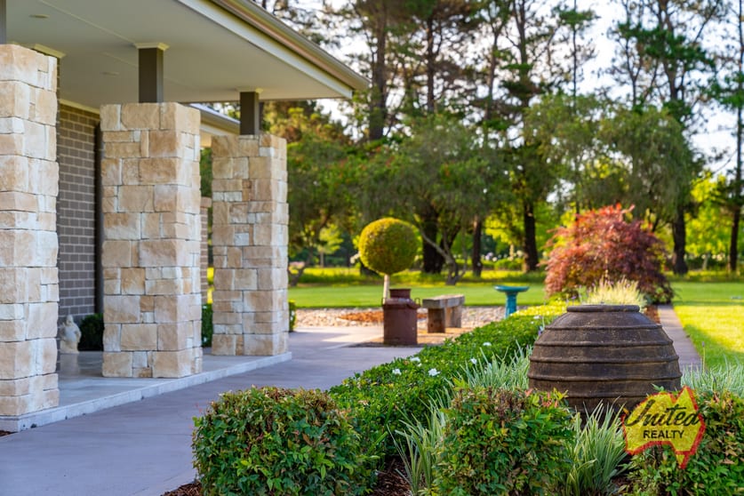 Click to view all images 395 Mount Hercules Road Razorback NSW 2571 - Image 2