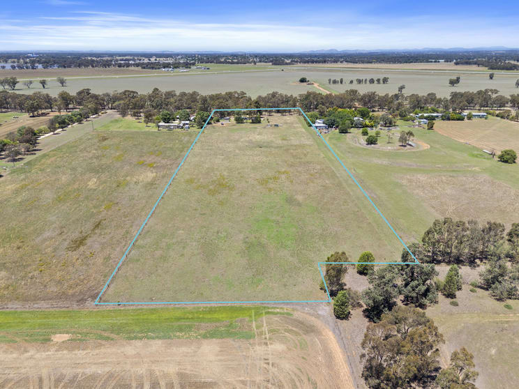 Click to view all images 251 Skehans Lane Corowa NSW 2646 - Image 2
