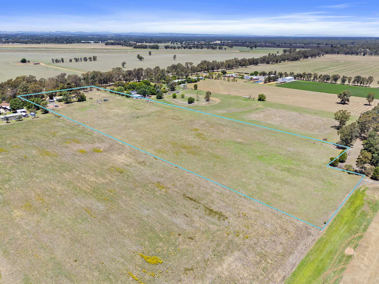 Click to view all images 251 Skehans Lane Corowa NSW 2646 - Image 3