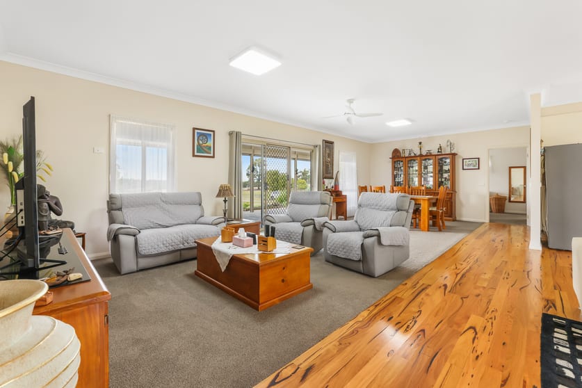 Click to view all images 52 Bibaringa Court Seaton VIC 3858 - Image 2