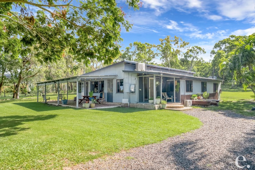 93 Browns Lane Farnborough QLD 4703 - Image 2