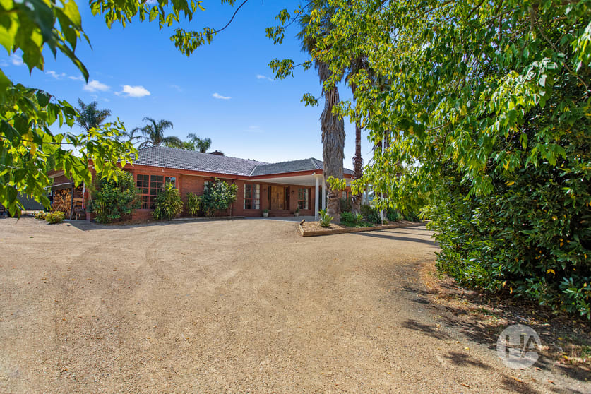 Click to view all images 2 Binnak Way Moorooduc VIC 3933 - Image 3