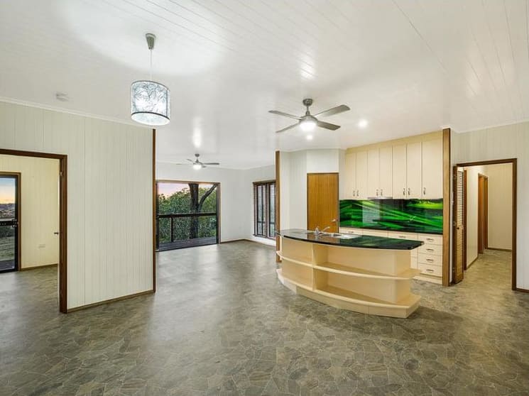 Click to view all images 38 Preston Road Preston QLD 4352 - Image 3