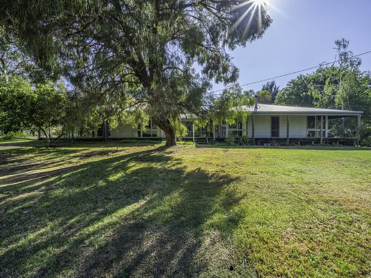 Click to view all images 651 Glen Creek Road Bonnie Doon VIC 3720 - Image 3