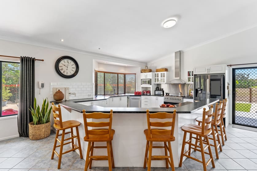 Click to view all images 21992 Bruce Highway Glenorchy QLD 4650 - Image 2