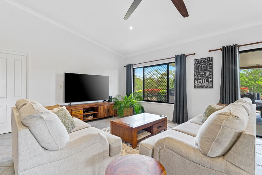 Click to view all images 21992 Bruce Highway Glenorchy QLD 4650 - Image 3
