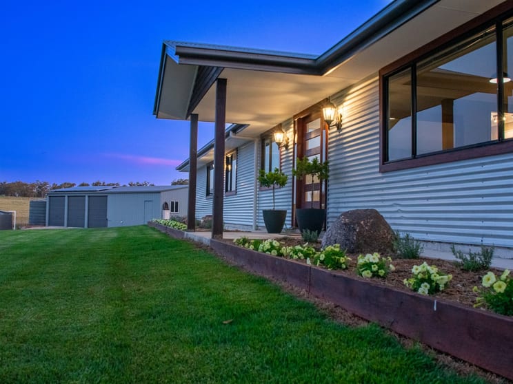 Click to view all images 48 Breens Rd Eukey QLD 4380 - Image 2