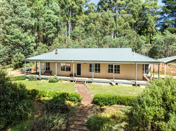 Click to view all images 36 Facey Drive Tolmie VIC 3723 - Image 1