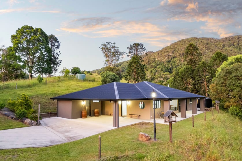 Click to view all images 7 East Coolabine Road Coolabine QLD 4574 - Image 1