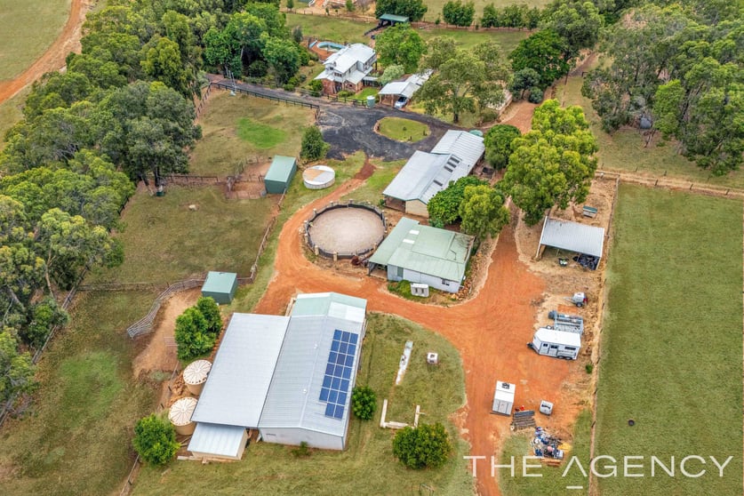 Click to view all images 161 Breeze Road Gidgegannup WA 6083 - Image 2
