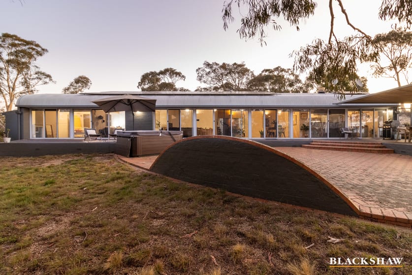 Click to view all images 112 Cherry Tree Lane Bungendore NSW 2621 - Image 2