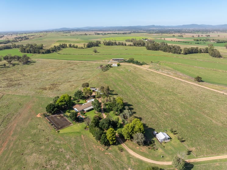 Click to view all images 1052 Fish Fossil Drive Canowindra NSW 2804 - Image 1
