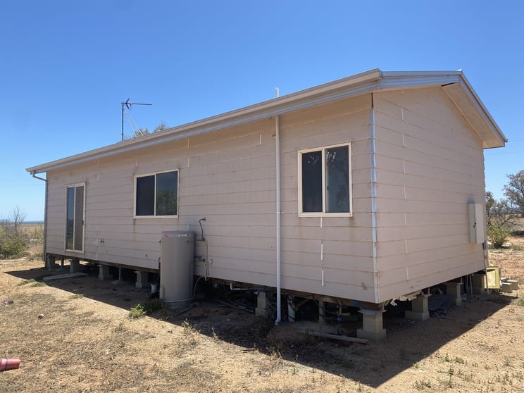 Click to view all images 153 Gulf View Rd Napperby SA 5540 - Image 2