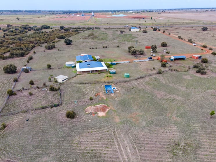 Click to view all images 24542 Capricorn Highway Comet QLD 4702 - Image 1