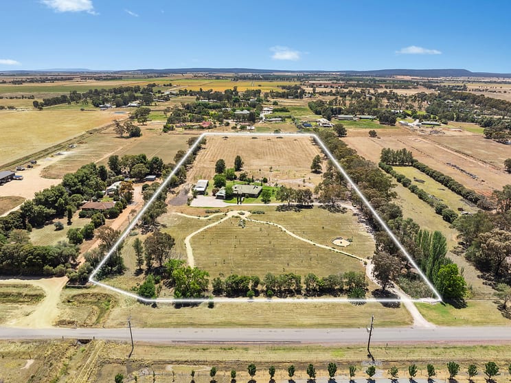 Click to view all images 26 Lonnie Road Leeton NSW 2705 - Image 2