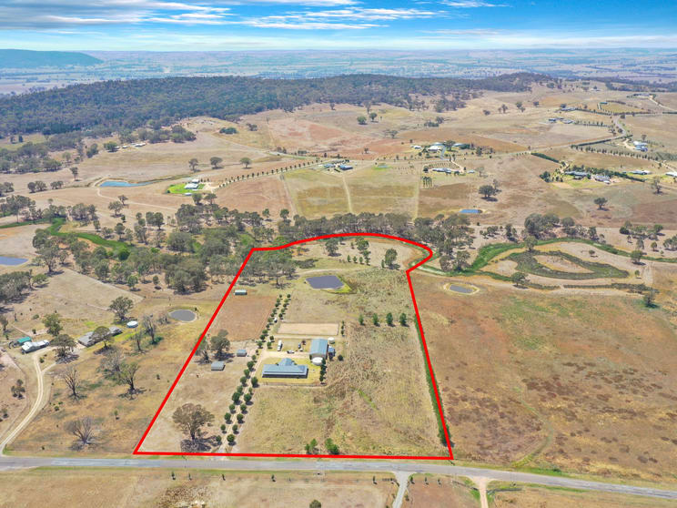 Click to view all images 92 Wambanumba Drive Young NSW 2594 - Image 2