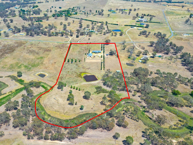 Click to view all images 92 Wambanumba Drive Young NSW 2594 - Image 3
