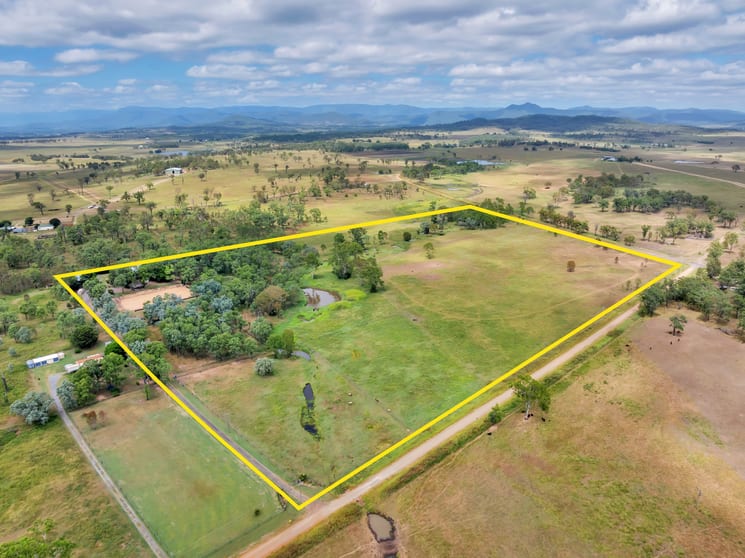 Click to view all images 141 Stokes Crossing Road Mount Walker West QLD 4340 - Image 2