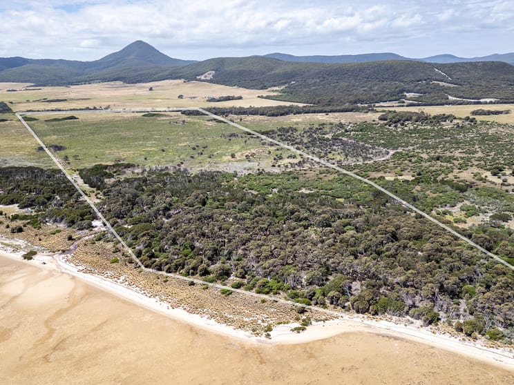 Click to view all images PID 3118936 Palana Road Whitemark TAS 7255 - Image 2