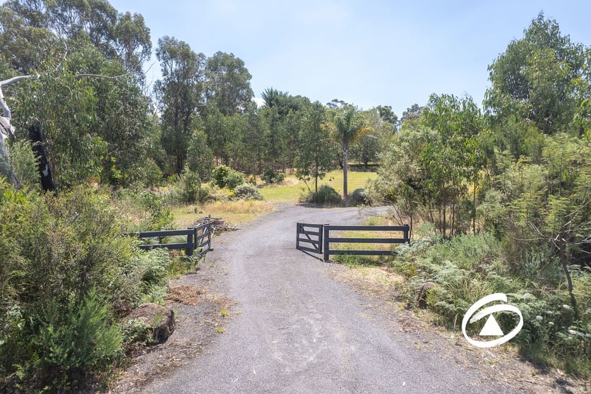 Click to view all images 235 Tonimbuk Road Bunyip North VIC 3815 - Image 3