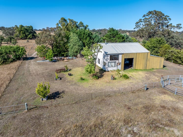 Click to view all images 548 Fish River Road Crookwell NSW 2583 - Image 3