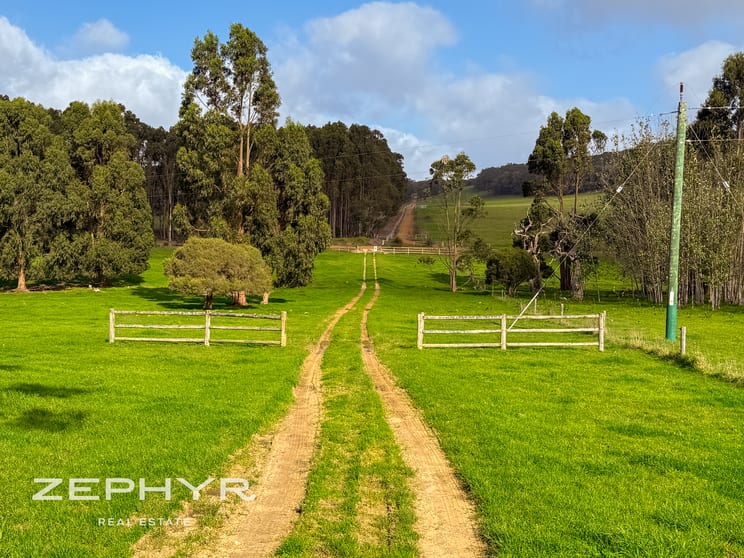 Click to view all images Mount Richard Road Nanarup WA 6330 - Image 2